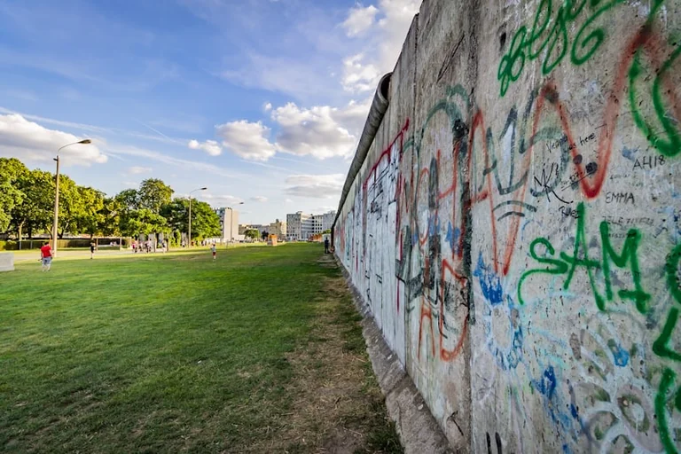 13. August 1961: Wie die Berliner Mauer Berlins Alltag bis heute prägt