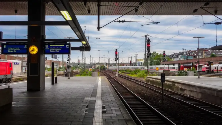 Bahnverkehr am Freitag: Verbindung vor Abfahrt neu prüfen