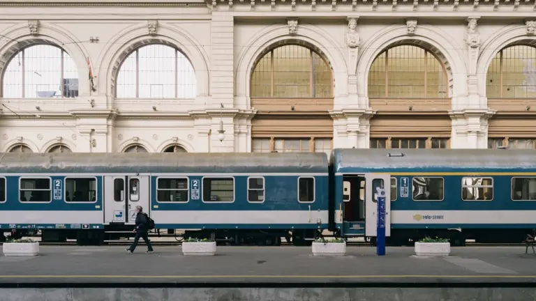 Bahnverkehr am Freitag: Zugstatus vor Abfahrt prüfen