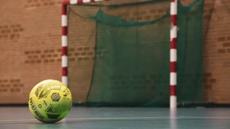 Gratis in Paderborn: Kinder bauen ihren eigenen Tischkicker