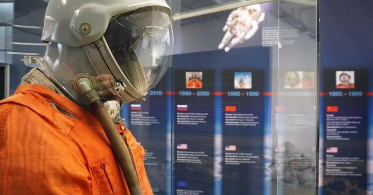 „Inside the Suit“ in München: Raumanzüge bis November