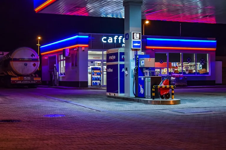 Tanken am 17. August: Warum der Abend oft günstiger ist