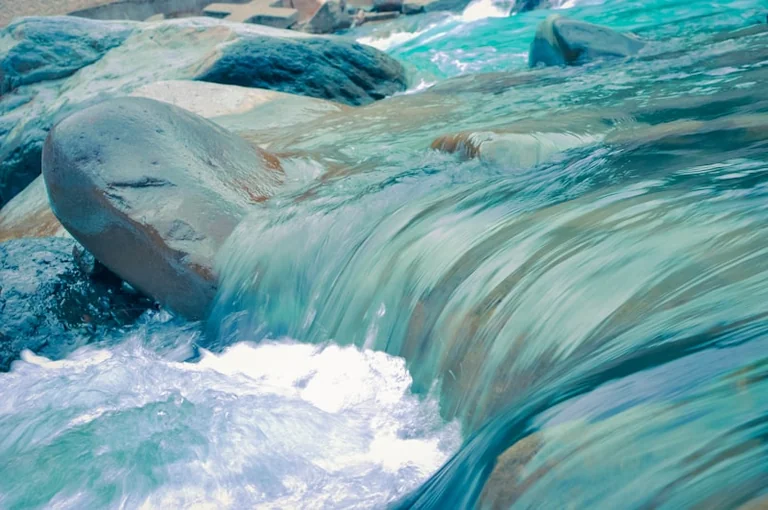 Wasser im Traum: Was das Symbol über Gefühle erzählen kann