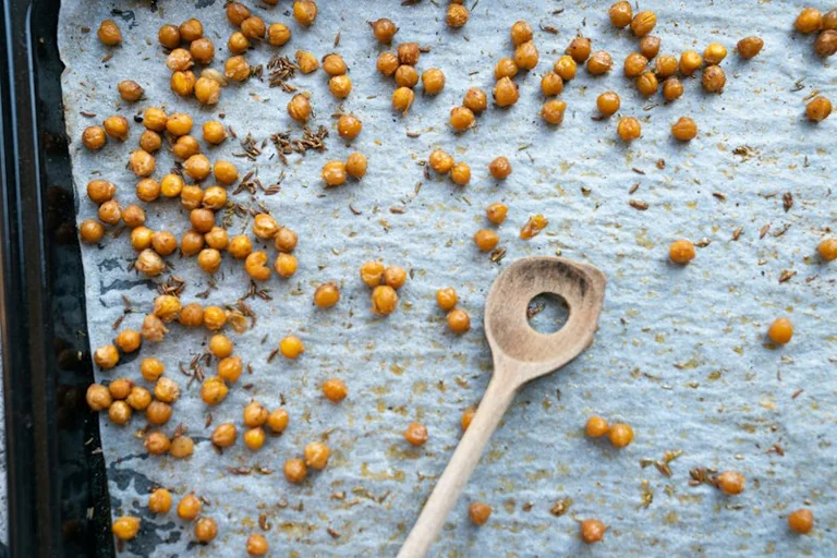 Gerösteter Blumenkohl mit Kichererbsen: Feierabend vom Blech