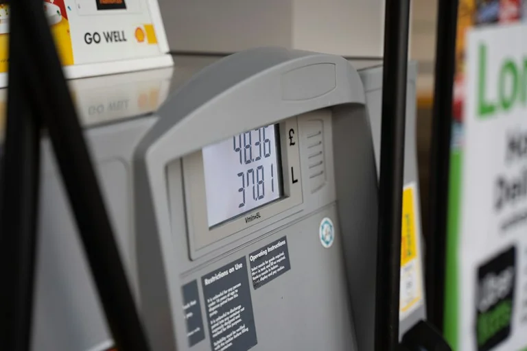 Im September günstiger tanken: Preise vergleichen, kurze Wege sparen