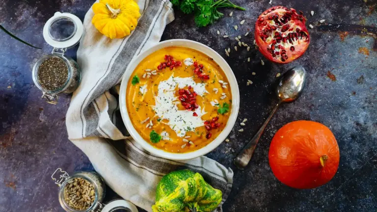 Kürbis-Linsensuppe: sämig, sättigend und fast ohne Sahne