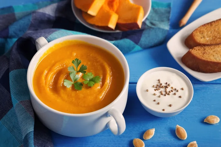 Kürbis-Linsensuppe: sämig, sättigend und fast ohne Sahne