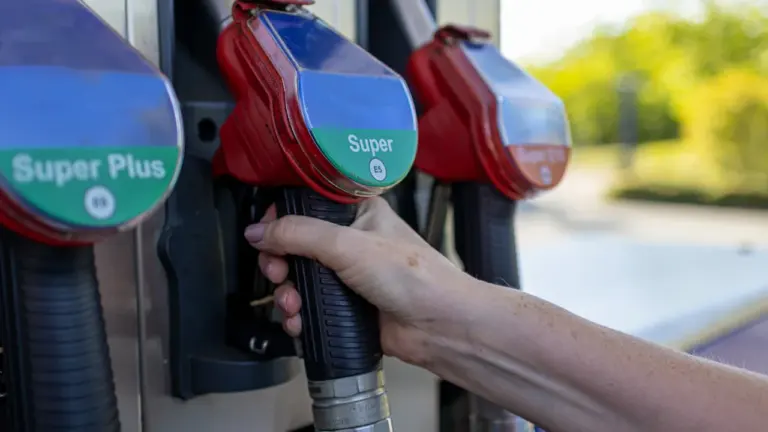 Spritpreise vergleichen: Was eine Tankfüllung wirklich kostet