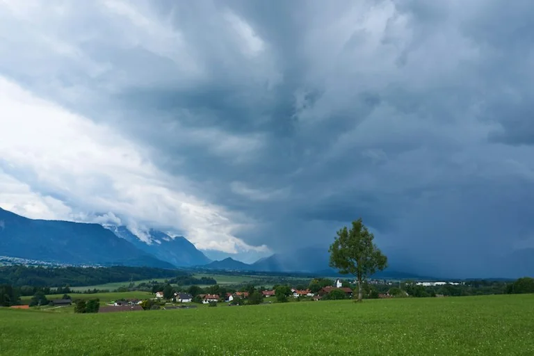 Wetterwarnungen am 15. September: Regionen jetzt prüfen