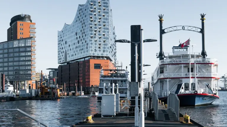 Hamburg: Technik zwischen Himmel und Hafen erleben