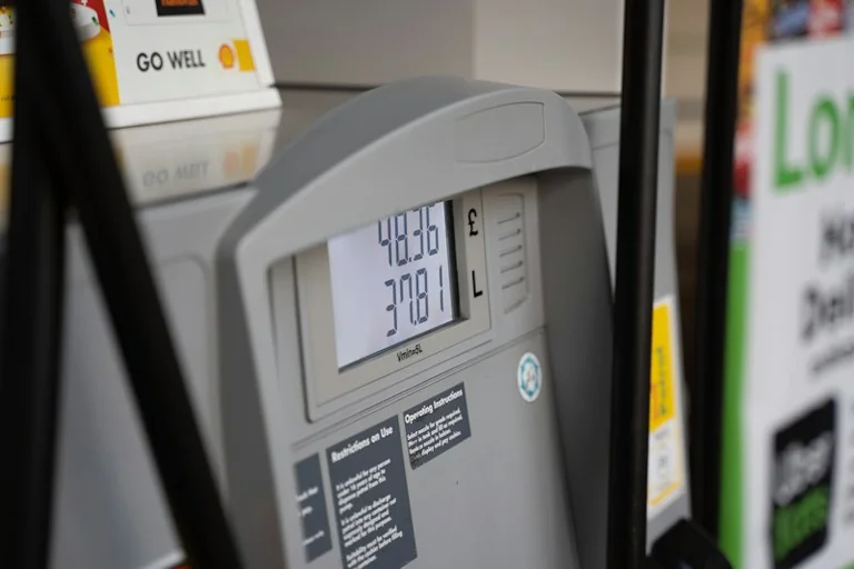 Spritkosten: Wann sich die günstigere Tankstelle lohnt